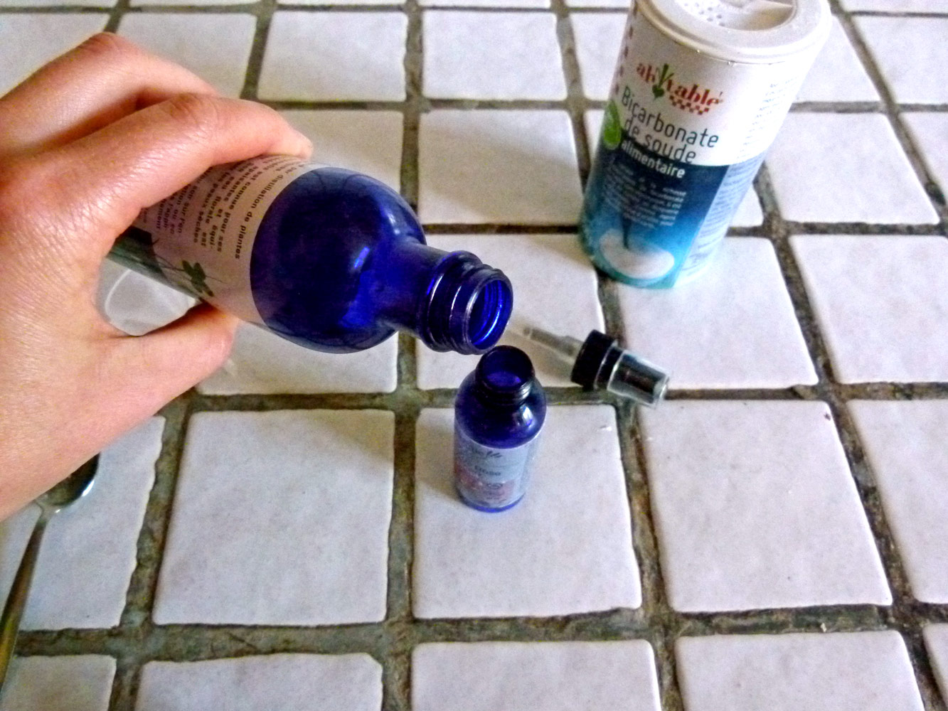 Déodorant en spray avec de l'hydrolat d'hamamélis : efficace et local.