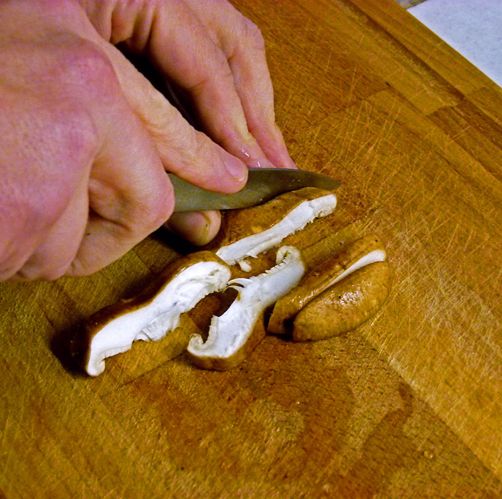 Pour faire des lardons écolos, bien faire rissoler les shiitakés.