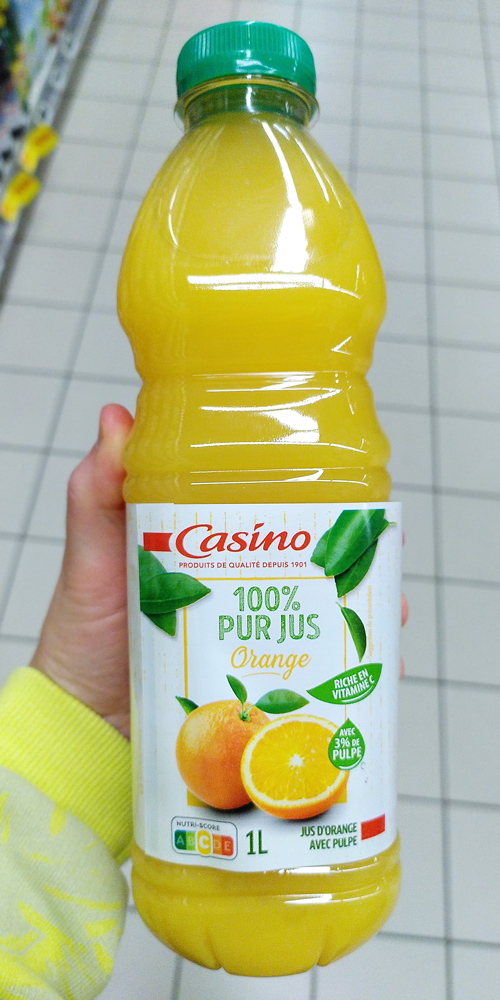 Du sucre et des pesticides composent le jus d'orange.